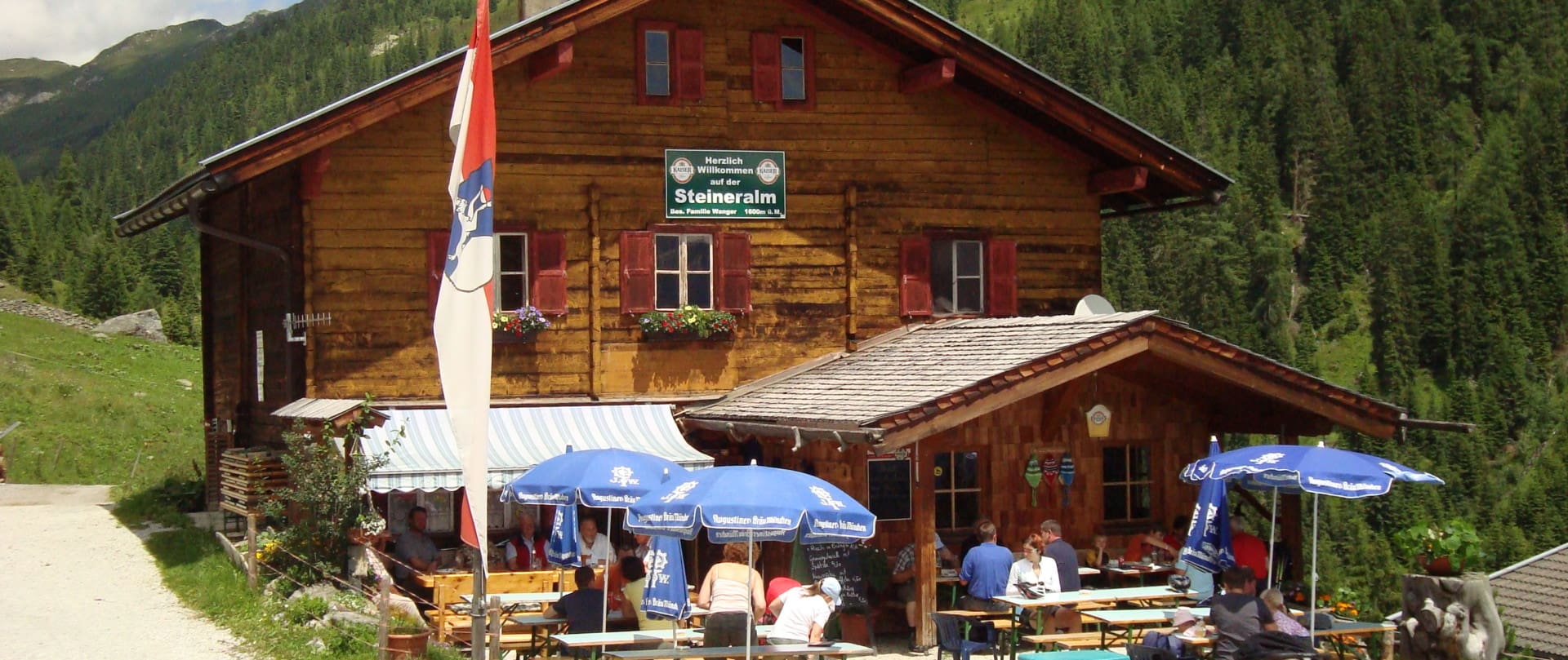 Gemütliche Einkehr bei der Steineralm