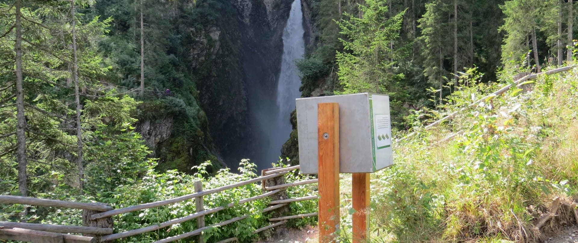 Blick zum Untersulzbach Wasserfall