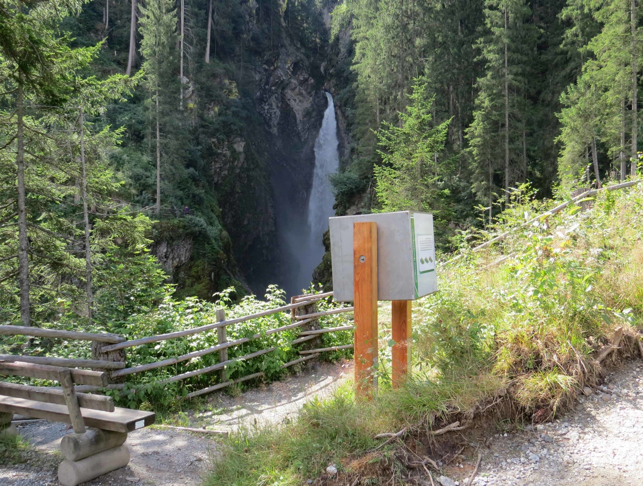 Blick zum Untersulzbach Wasserfall
